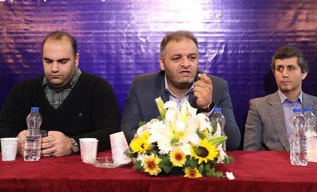 حسین رضازاده تابلوی وزنه‌برداری است