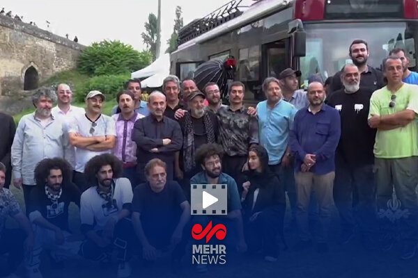 تصاویری از حضور رئیس رسانه ملی در پشت صحنه ساخت سریال پایتخت ۷