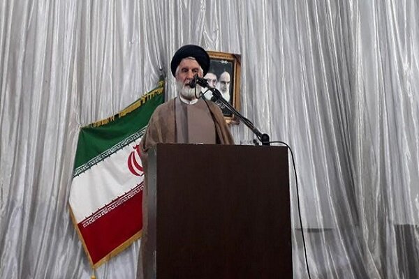 امام جمعه خاکعلی: ملت ایران با وحدت و ایمان از خود دفاع می کند