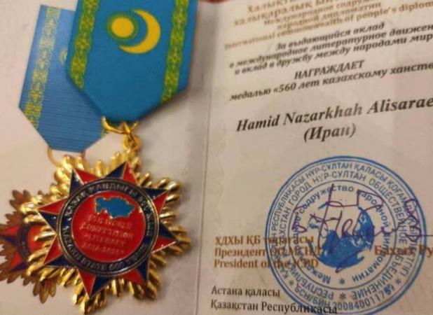 نشان طلای «۵۶۰ سالگی خان‌نشین قزاق» به نویسنده ایرانی اهدا شد
