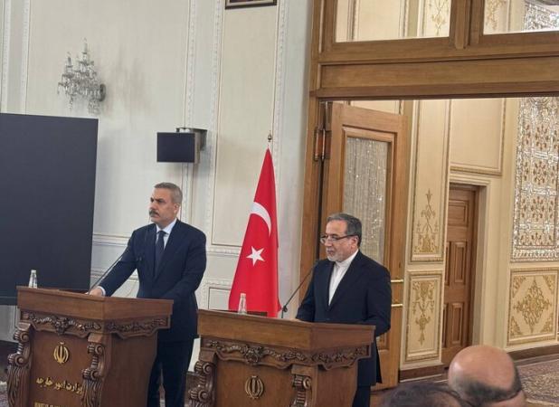 عراقچی: مرزهای ایران و ترکیه مرزهای صلح و دوستی است