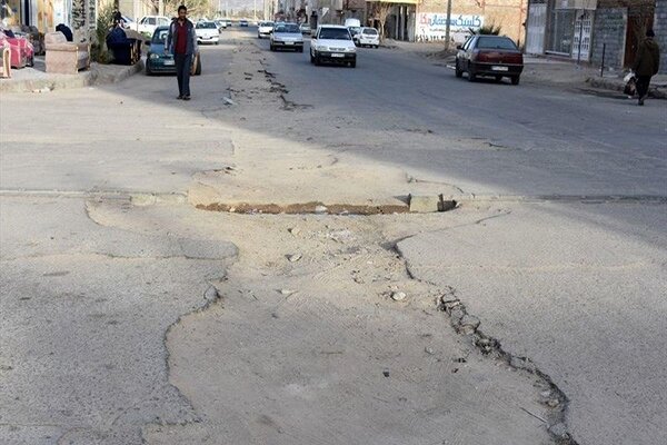 درماندگی مردم زاهدان از آسفالت ضعیف و شرایط نامناسب معابر