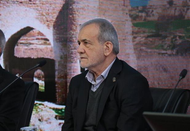 امضای سه تفاهم‌نامه سرمایه‌گذاری در حاشیه نشست رئیس جمهور با فعالان اقتصادی در یاسوج