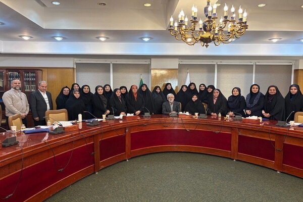 تعامل آموزش ابتدایی شهر تهران با فرهنگستان زبان و ادبیات فارسی