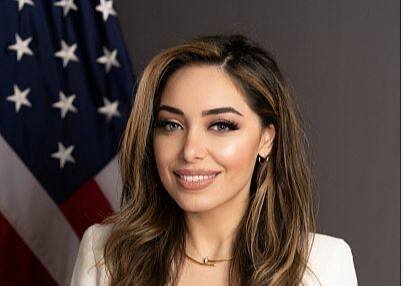 یک زن ایرانی‌تبار دستیار وزیر خارجه آمریکا شد