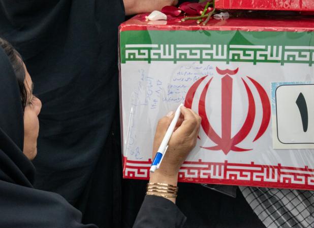 پیکر دو شهید گمنام دفاع مقدس وارد زنجان شد