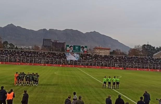 ورود بازیکنان به زمین و آغاز بازی خیبر - استقلال