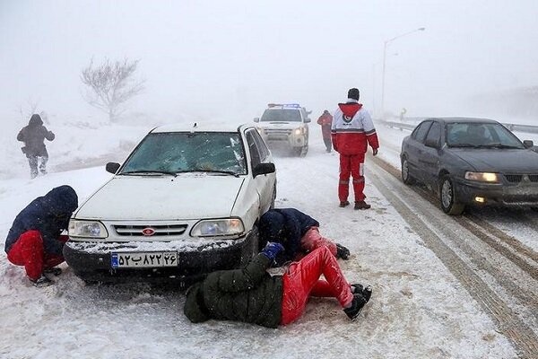 امدادرسانی هلال‌احمر به بیش از ۷ هزار گرفتار شده در برف و کولاک