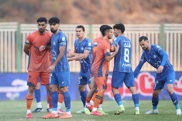 پادیاب پیروز نیمه اول دیدار با استقلال/ VAR به نفع و علیه آبی ها شد