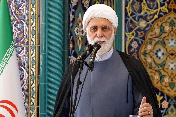 امام جمعه کیش: رفتار قانونی و سخت گیری، لازمه تامین امنیت است