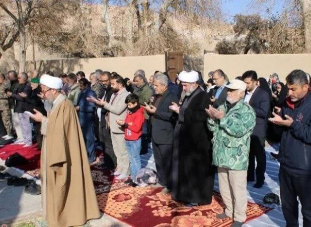 اقامه نماز باران در دامغان؛ مردم امیدوار به بارش رحمت الهی