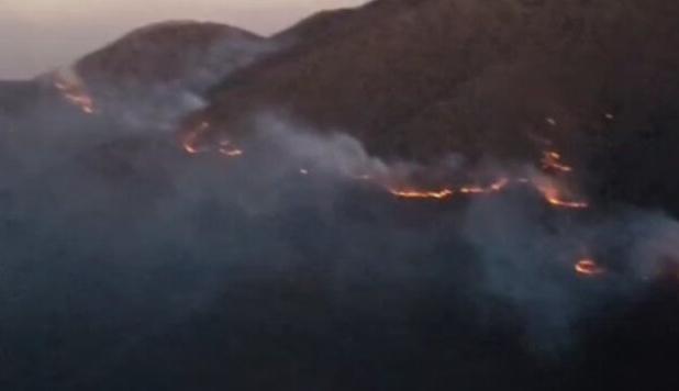 نبرد بی‌وقفه با شعله‌ها در جنگل‌های دیزمار آذربایجان‌شرقی/ انتظار برای بالگرد