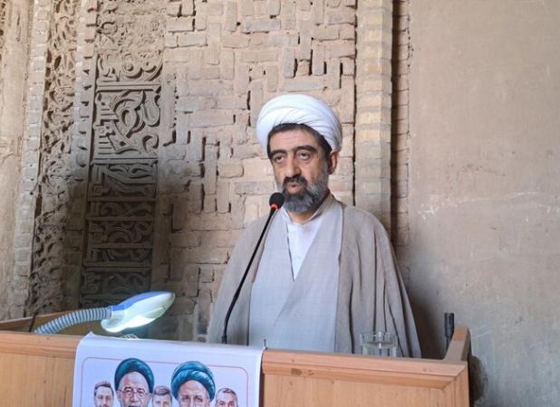 امام جمعه موقت اردستان:مسئولان اعتماد به توانایی‌های داخلی داشته باشند