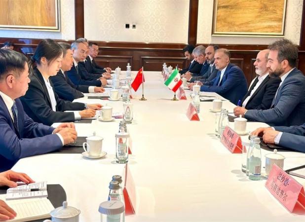 تاکید ایران و چین بر افزایش همکاری‌ها به سطح راهبردی