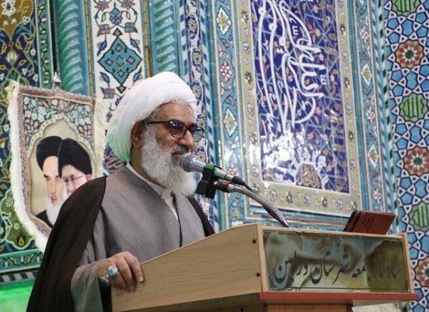 امام‌جمعه ورامین: عده‌ای می‌خواهند دین را به درون خانه‌ها تبعید و از جامعه بیرون کنند