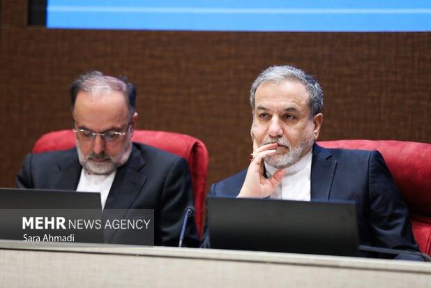 برگزاری نشست هم‌اندیشی نخبگان اندیشه‌ورز مشهد با وزیر امور خارجه