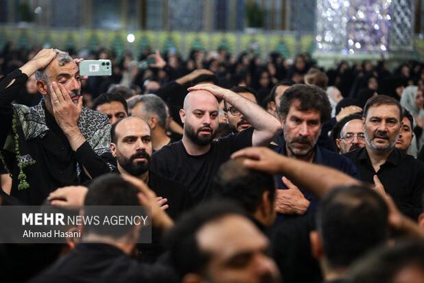 مراسم سینه زنی زائران حرم رضوی در شب های دهه پایانی صفر