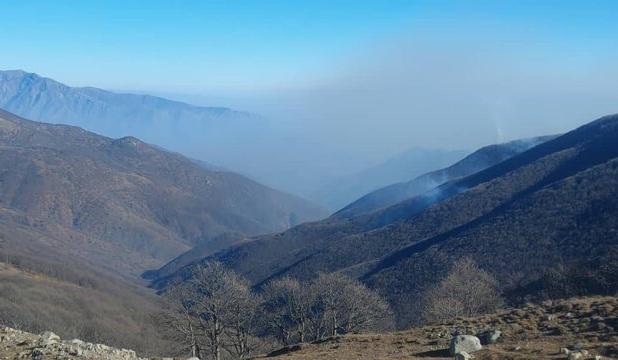 تلاش‌ها برای مهار آتش‌سوزی جنگل‌های نمنق جلفا ادامه دارد