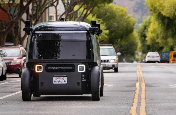تاکسی روباتیک در تقاطع‌ها دردسرساز شد