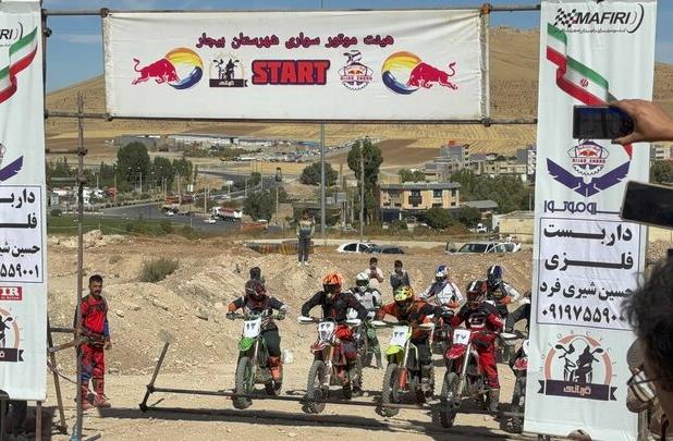 سومین دوره مسابقات چندجانبه موتور سواری«هارد اندرو» در بیجار برگزار شد