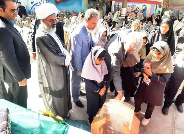 حسین زاده: بیش از ۲ هزار دانش آموز تحت پوشش کمیته امداد کاشمر هستند