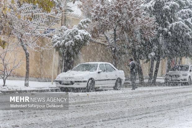 کولاک و یخبندان در فریدن؛ از سفر غیرضروری بپرهیزید