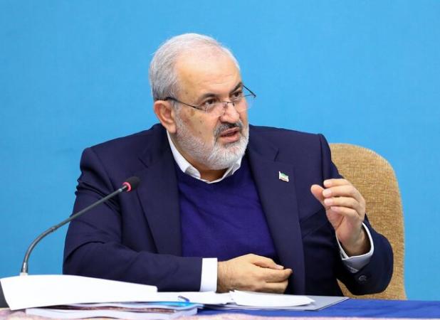 گفتگوی صمیمی وزیر نیرو با یکی از اهالی روستای سراب از توابع گیلانغرب