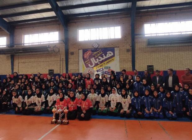 مسابقات کشوری هندبال دختران با قهرمانی تیم قم به پایان رسید