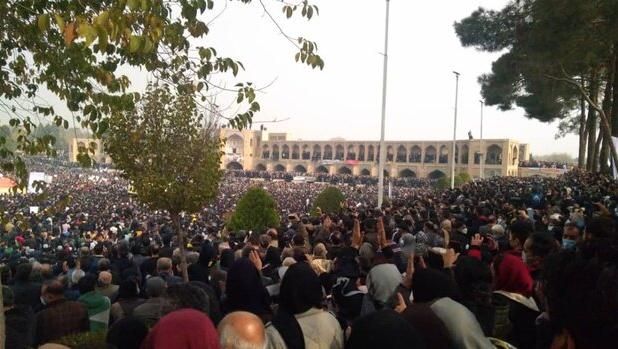 تجمع مردم اصفهان برای احیای زاینده رود/ دستور ویژه مخبر به ۲ وزیر