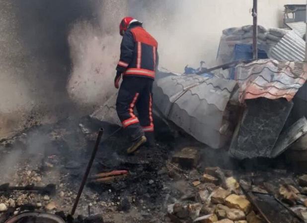 مهار حریق انبار روغن در سمنان؛ حادثه تلفات جانی نداشت