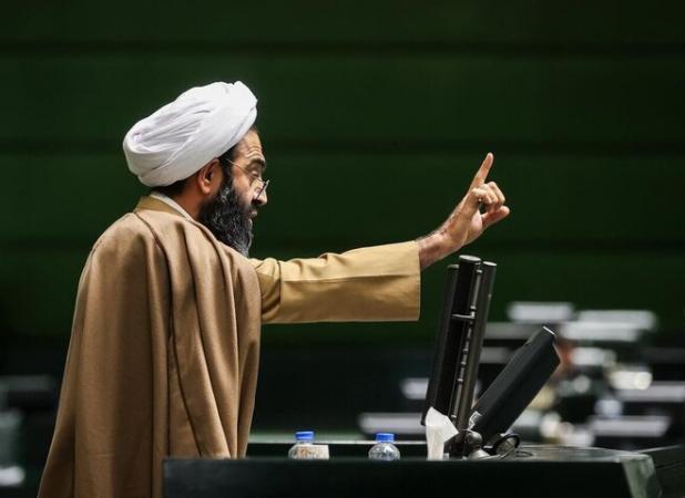 نقدعلی: باید قرارگاه جنگ اقتصادی تشکیل شود