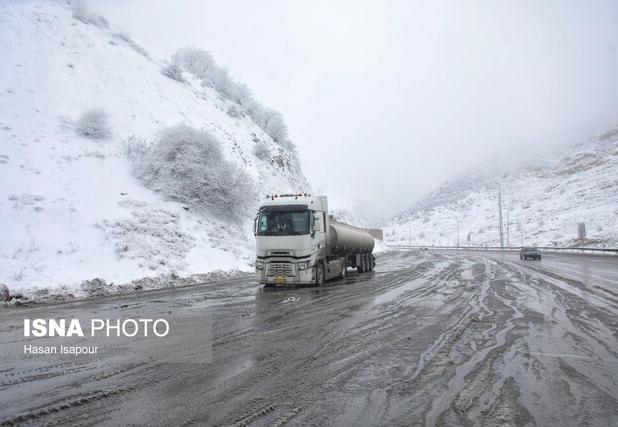 عبور و مرور در نطنز با زنجیر چرخ امکان‌پذیر است