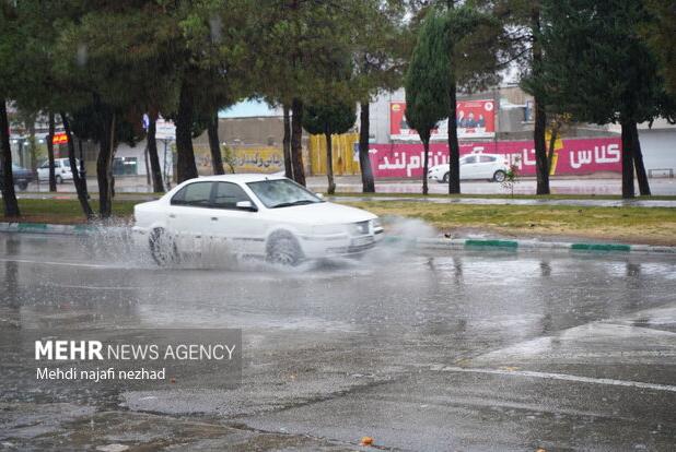 شدت بارش‌ها شرق گیلان را درنوردید؛ لنگرود پیشتاز بارندگی