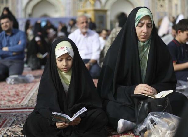 مراسم دعای عرفه با حضور پرشور زائران و مجاوران در حرم امام رضا(ع)