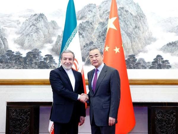تاکید وزرای خارجه ایران و چین بر عدم مداخله بیگانگان در خاورمیانه