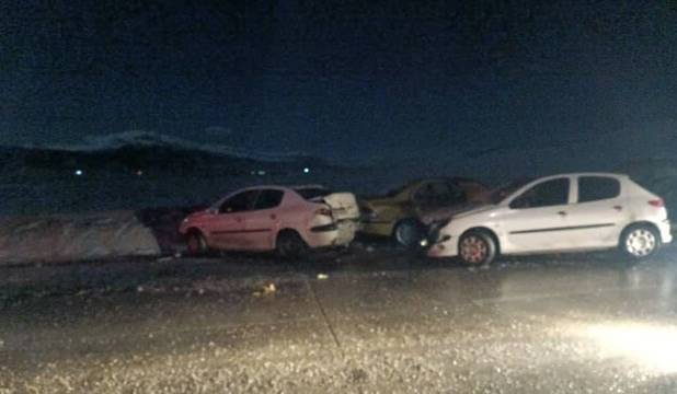 یک کشته و ۷ زخمی در تصادف زنجیره‌ای در نطنز