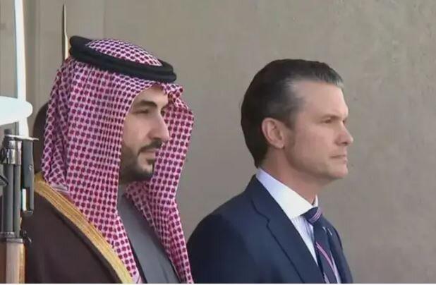 استقبال وزیر دفاع آمریکا از همتای سعودی در پنتاگون+فیلم