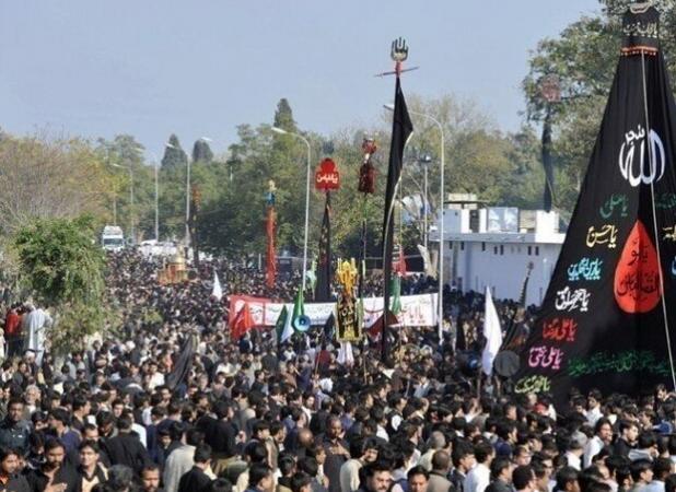 اهتزاز پرچم ایران در دسته عزاداری ایالت سند پاکستان+ فیلم