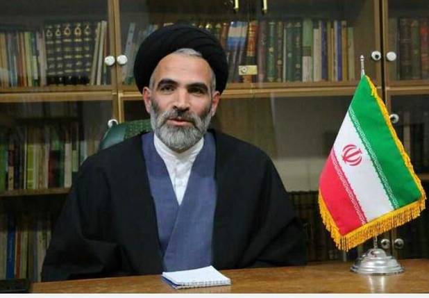 امام جمعه سلماس: ایران در برابر هر تهدیدی از منافع ملی خود دفاع می‌کند