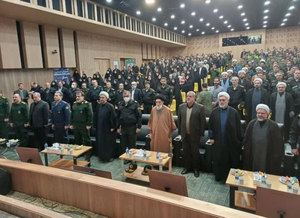 نماز پرچم اسلام است و باید اقامه شود