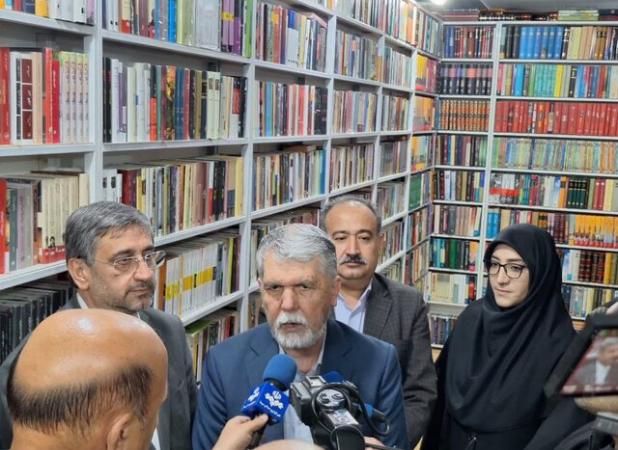 بازدید وزیر فرهنگ و ارشاد اسلامی از کتابفروشی خایدالو خرم‌آباد