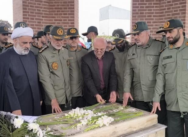 ادای احترام به مقام روحانی شهید میرزا کوچک‌خان جنگی