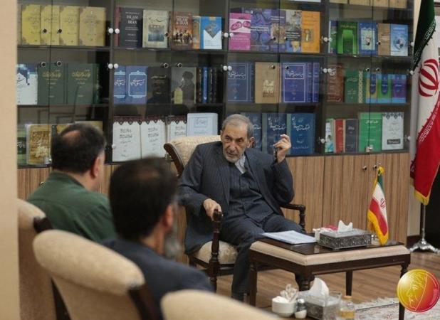 دبیر و مدیران جشنواره «لوتوس» با علی‌اکبر ولایتی دیدار کردند
