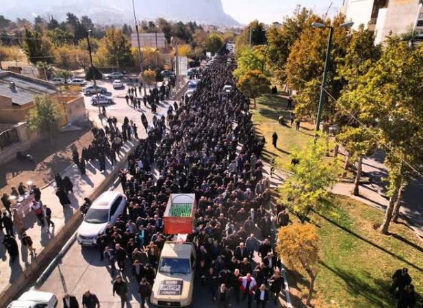 تصاویر هوایی از تشییع پیکر شهدای گمنام در خرم‌آباد