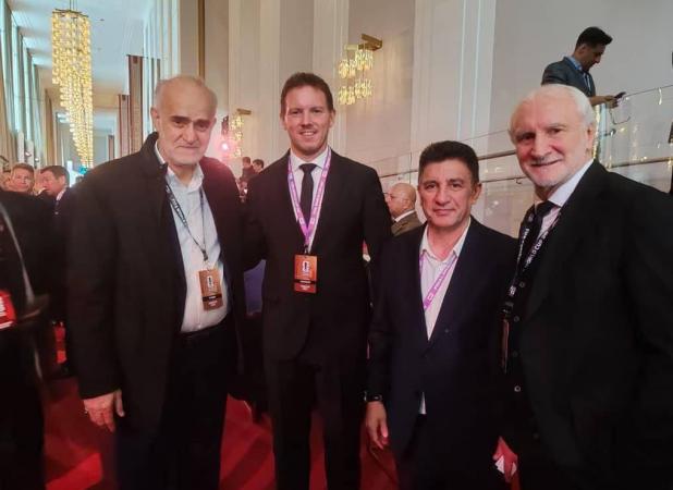 عکس یادگاری قلعه‌نویی و نبی با سرمربی آلمان