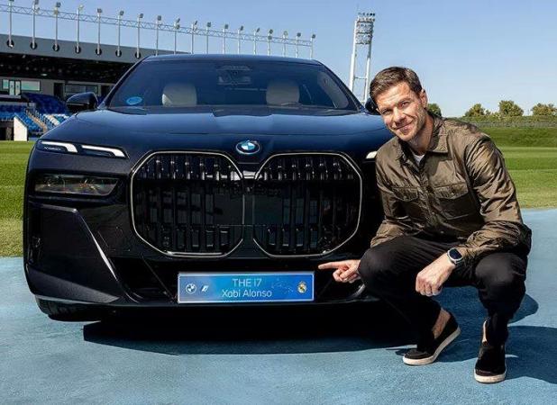 BMW زیبا پیشکش به ستاره‌های رئال‌مادرید!