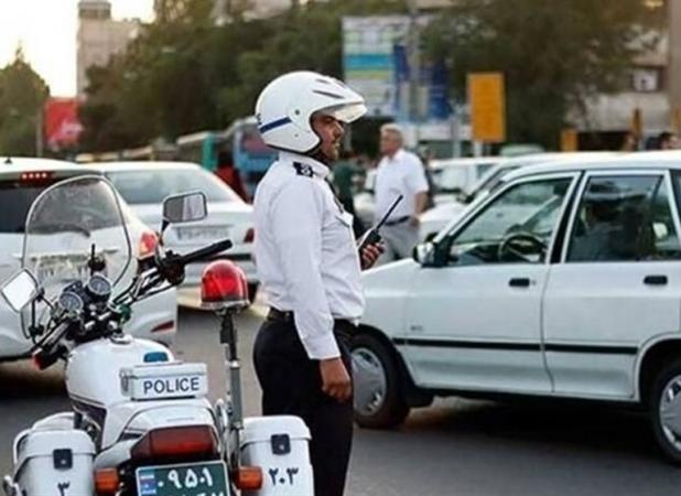 بدلکاری خطرناک روی سقف خودرو/ خودروی متخلف توقیف شد