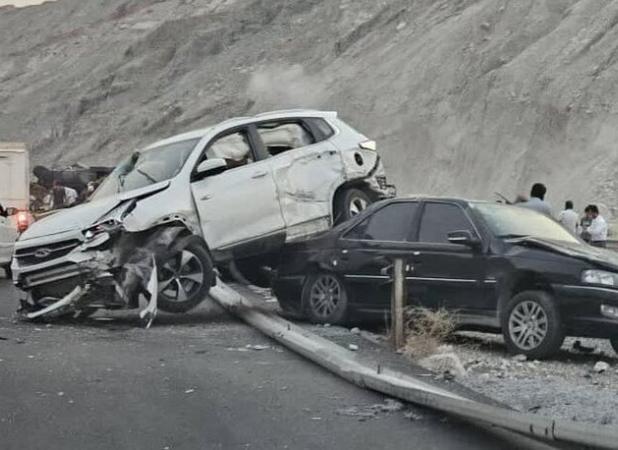 ۲ کشته و ۱۰ مصدوم در تصادف زنجیره‌ای محور «جم به سیراف»