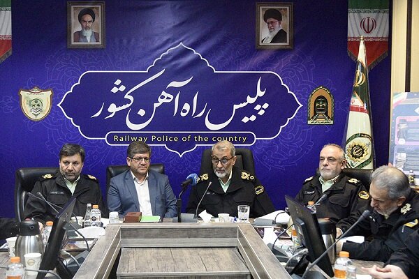 تمرکز کمیسیون فراجا بر توسعه و امنیت پلیس راه آهن