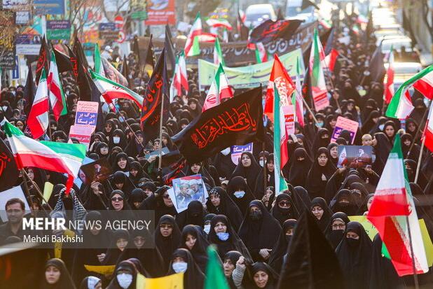 راهپیمایی بانوان قمی در حمایت از حجاب و جبهه مقاومت برگزار می شود
